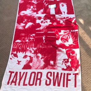 NEW WITH TAGS: Taylor Swift RED era beach towel